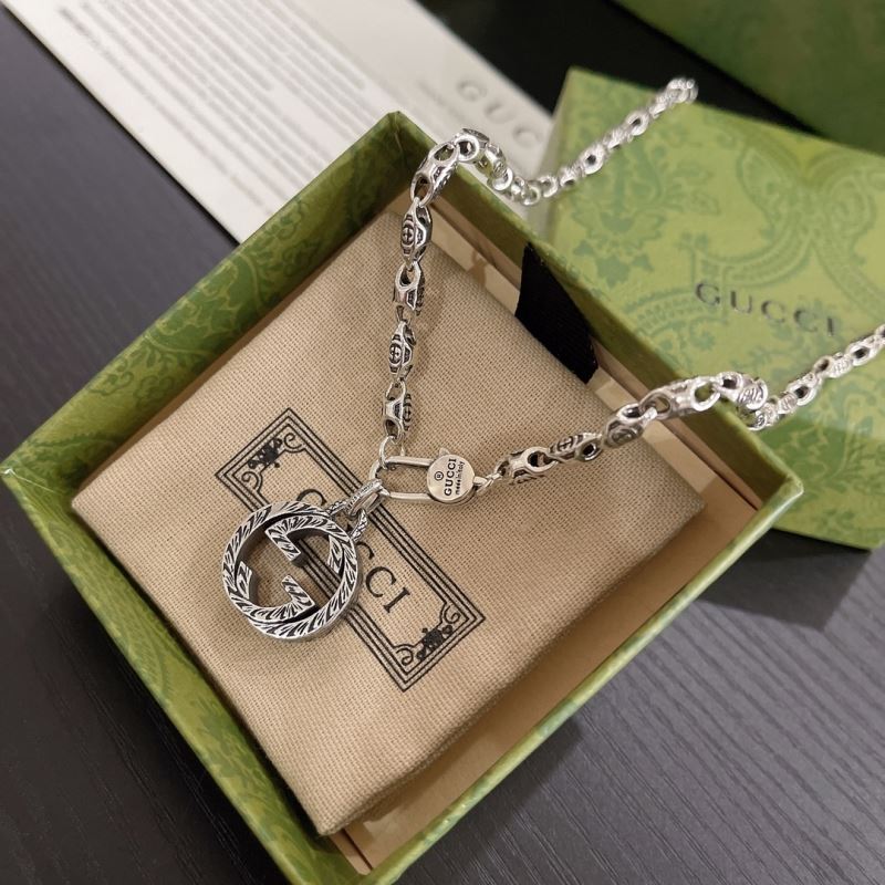 G*u*i necklaces